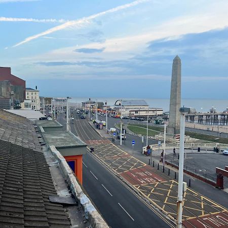 Town Center Large 2 Bedroom Apartment- Sleeps Up To 6 - Dogs Welcome - 2 Minutes From Train Station Blackpool Exterior photo