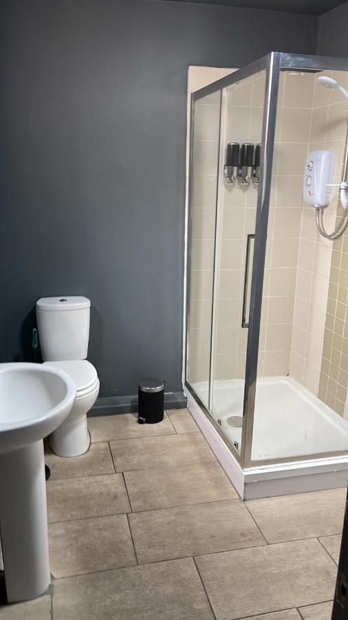 Town Center Large 2 Bedroom Apartment- Sleeps Up To 6 - Dogs Welcome - 2 Minutes From Train Station Blackpool Exterior photo