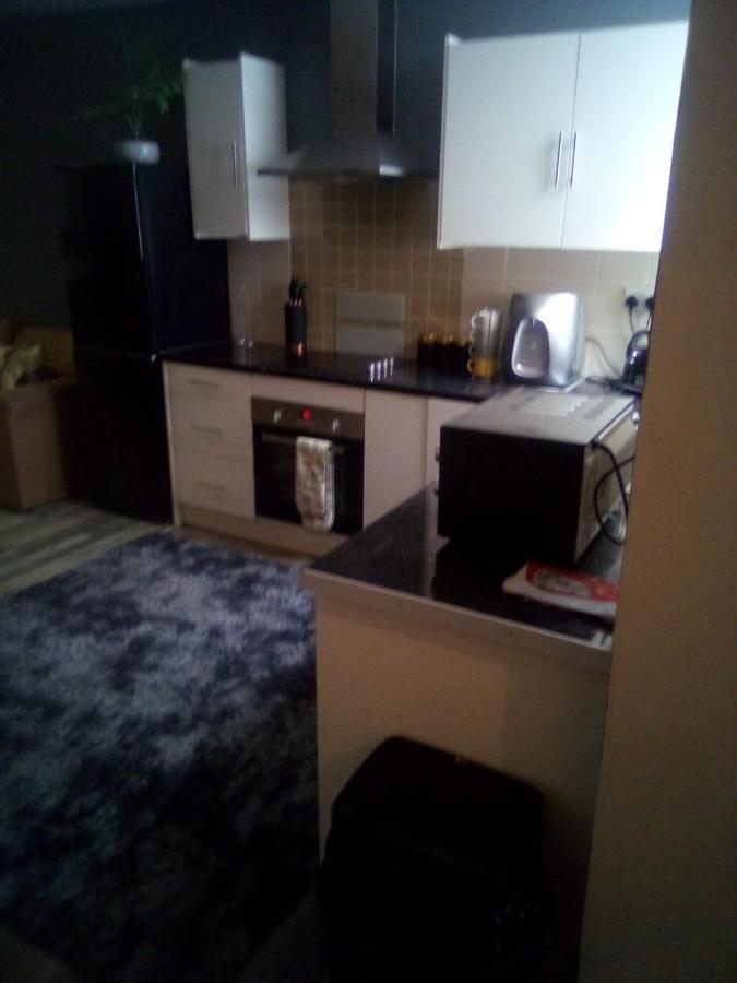 Town Center Large 2 Bedroom Apartment- Sleeps Up To 6 - Dogs Welcome - 2 Minutes From Train Station Blackpool Exterior photo