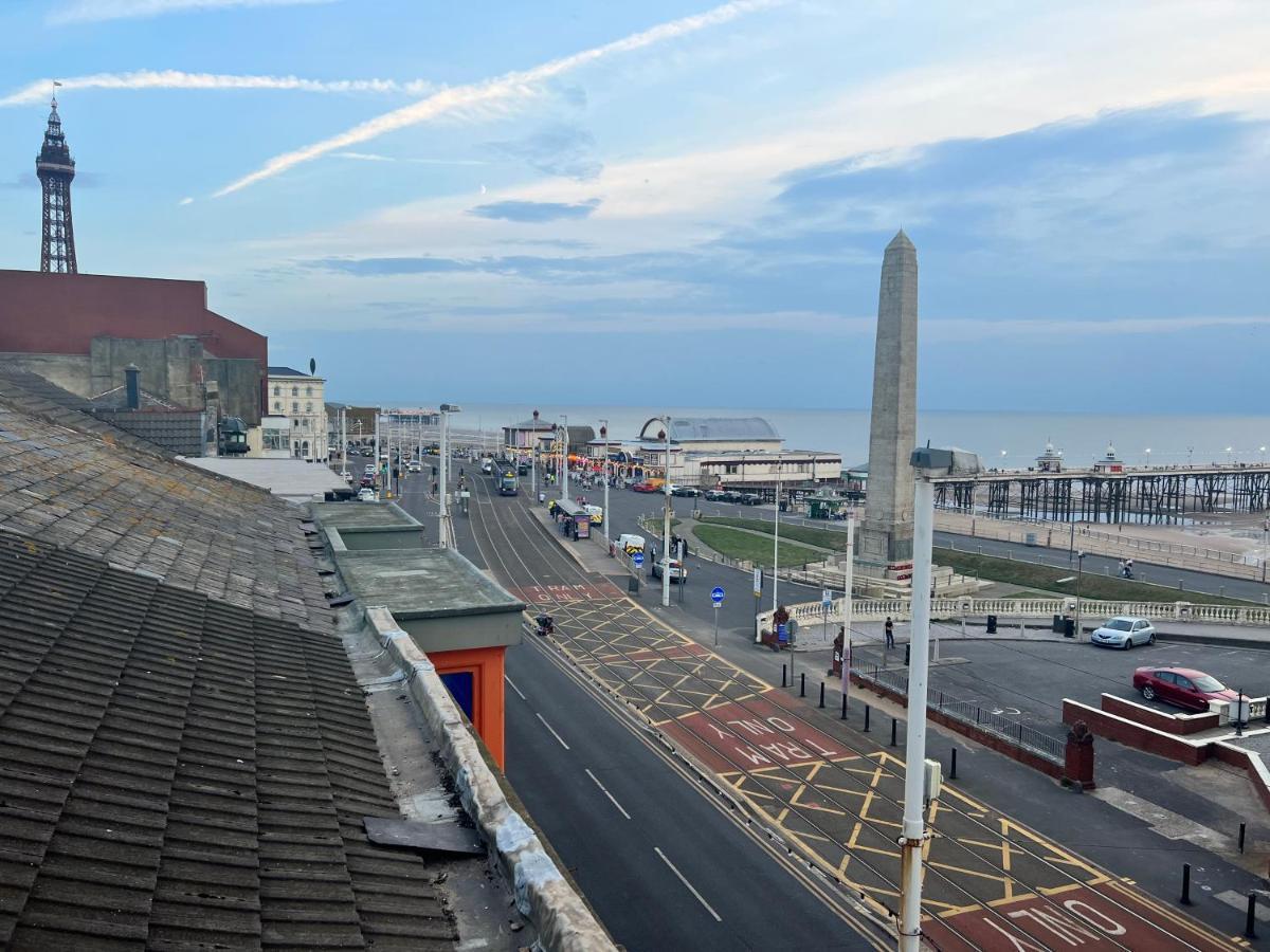 Town Center Large 2 Bedroom Apartment- Sleeps Up To 6 - Dogs Welcome - 2 Minutes From Train Station Blackpool Exterior photo